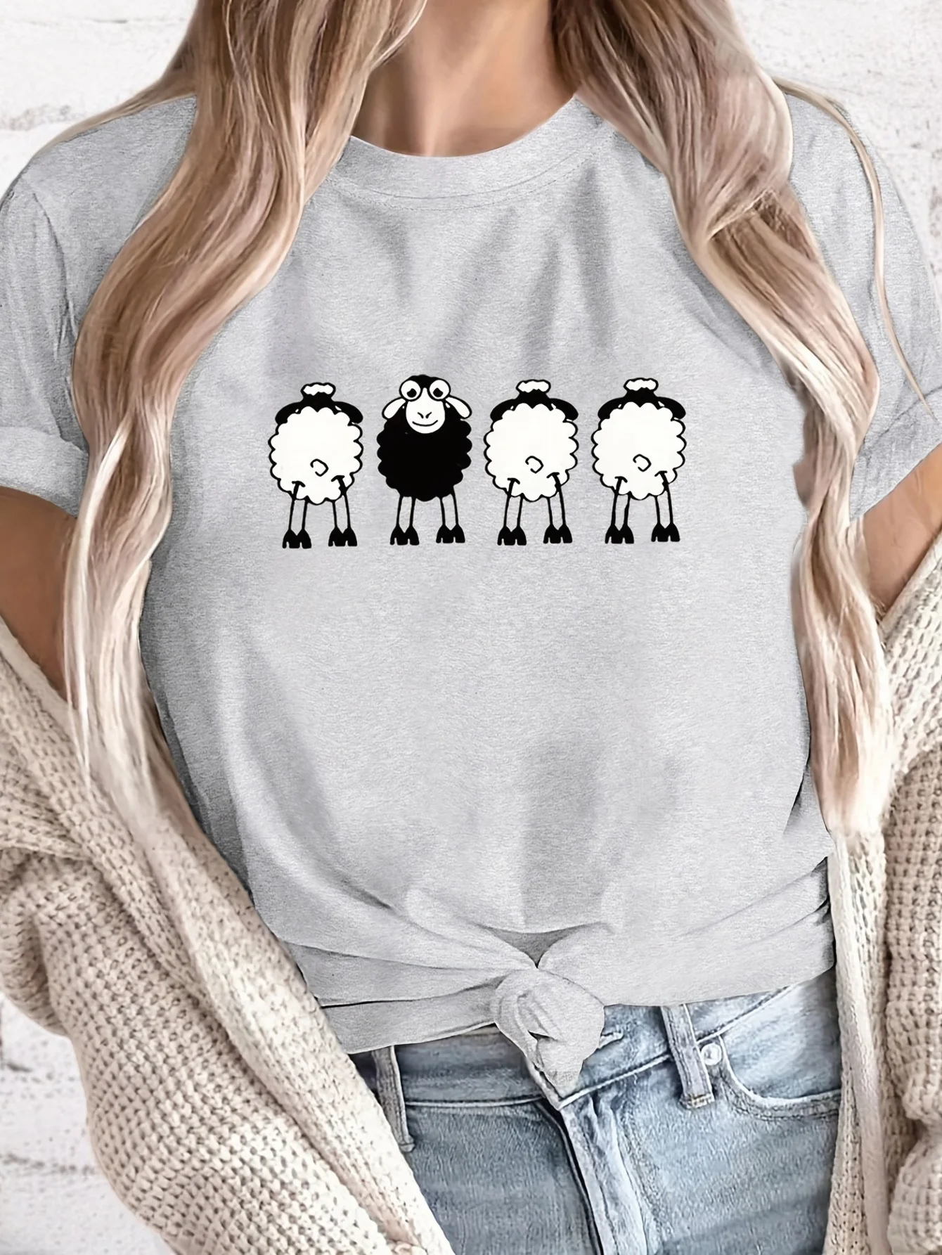 تي شيرت كاجوال بأكمام قصيرة، ملابس جمالية برقبة دائرية وطبعة أربعة أغنام