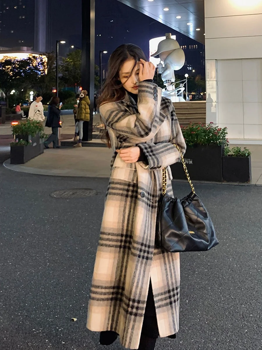 

2025 Winter Thiened Vintage Plaid Women's Coat Medium Length Double Breasted Button Design No Hat Pure Color