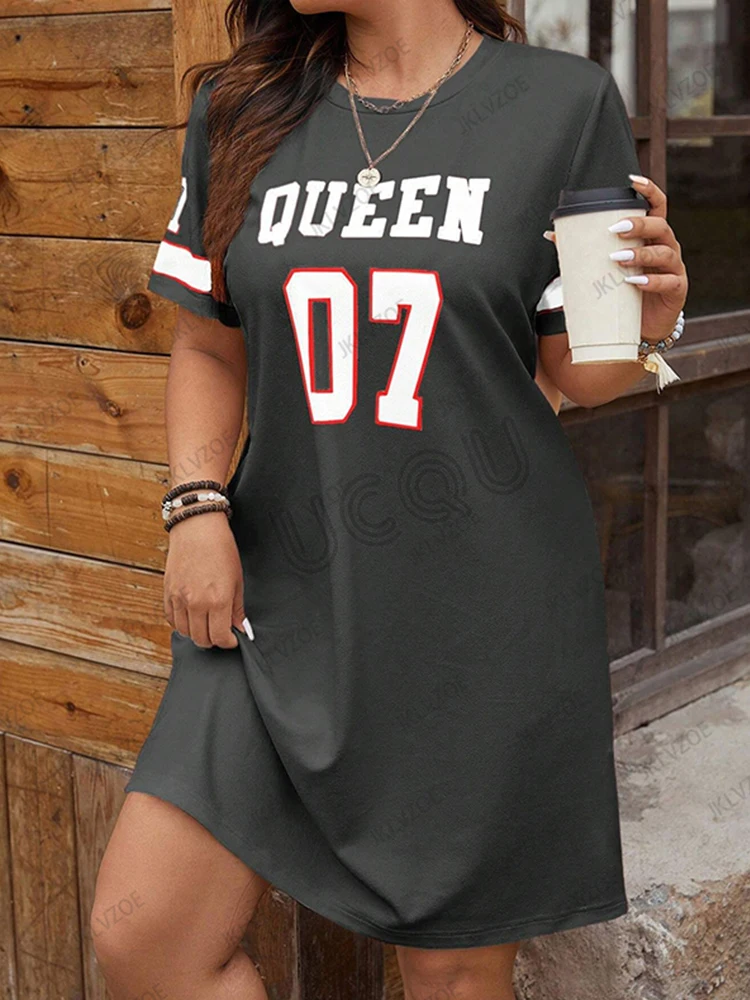 2025 صيف جديد المرأة الملكة رقم 07 الجرافيك مطبوعة قصيرة الأكمام تي شيرت فستان رياضي غير رسمي جيرسي Y2K فستان فضفاض المتضخم #4