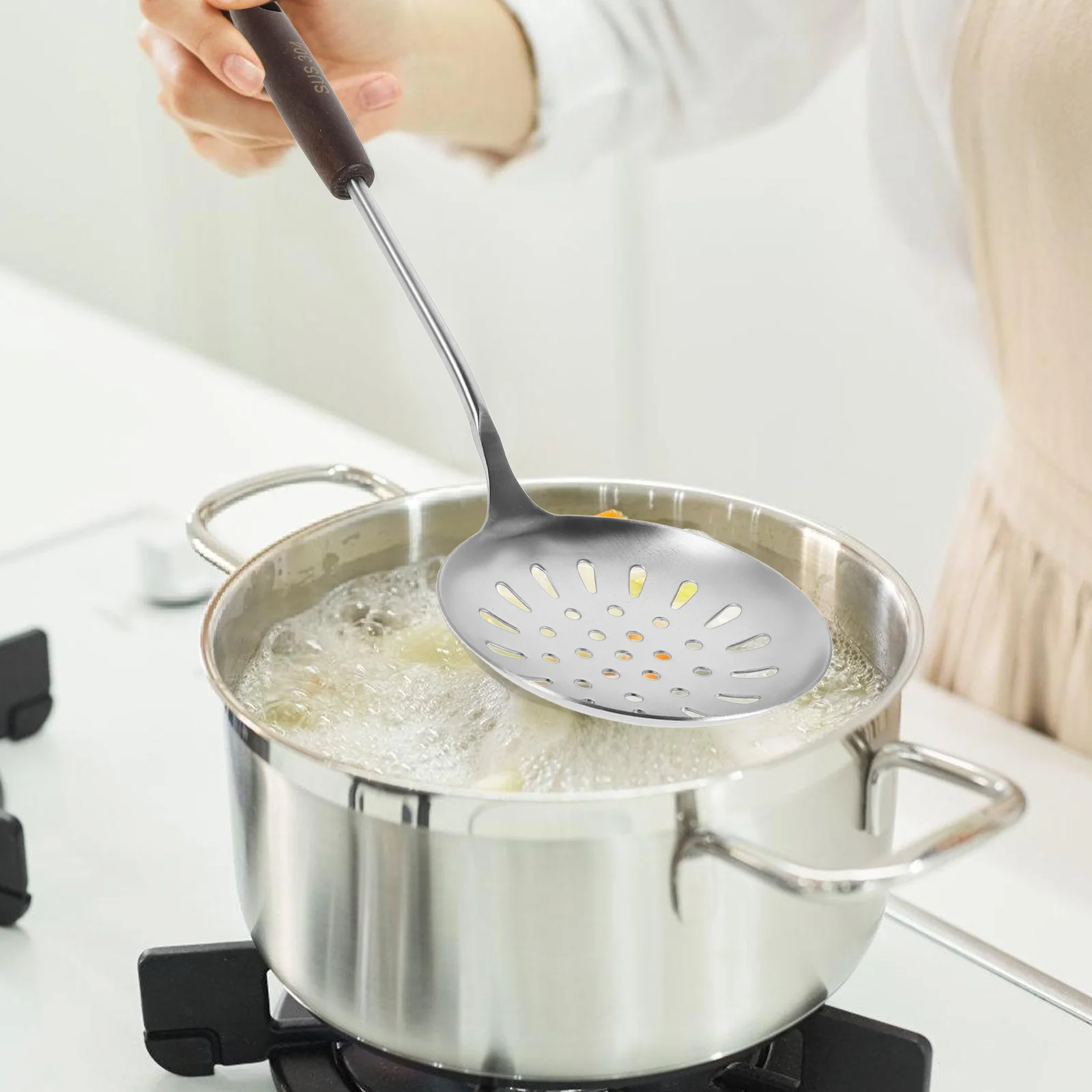 مقبض خشبي ملعقة مشقوقة من الفولاذ المقاوم للصدأ أداة الطبخ المثقبة أدوات المطبخ للصرف للمنزل الآسيوي