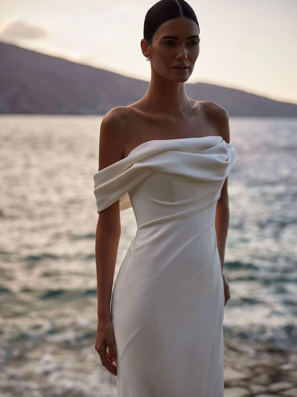 New Arrival Graceful Off Shoulder Satin Mermaid Wedding Dress Sexy Strapless Backless Bridal Gown Customized Dresses For Bride