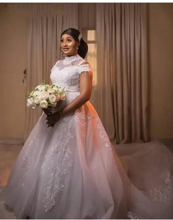 Vestido de novia personalizado con apliques de encaje y cuello alto, vestidos de novia de talla grande para novia, tren de barrido, mangas casquillo