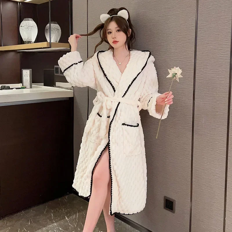 

New Jacquard beautiful velvet hooded pajamas, bathrobes, plush pajamas, women's mid length style