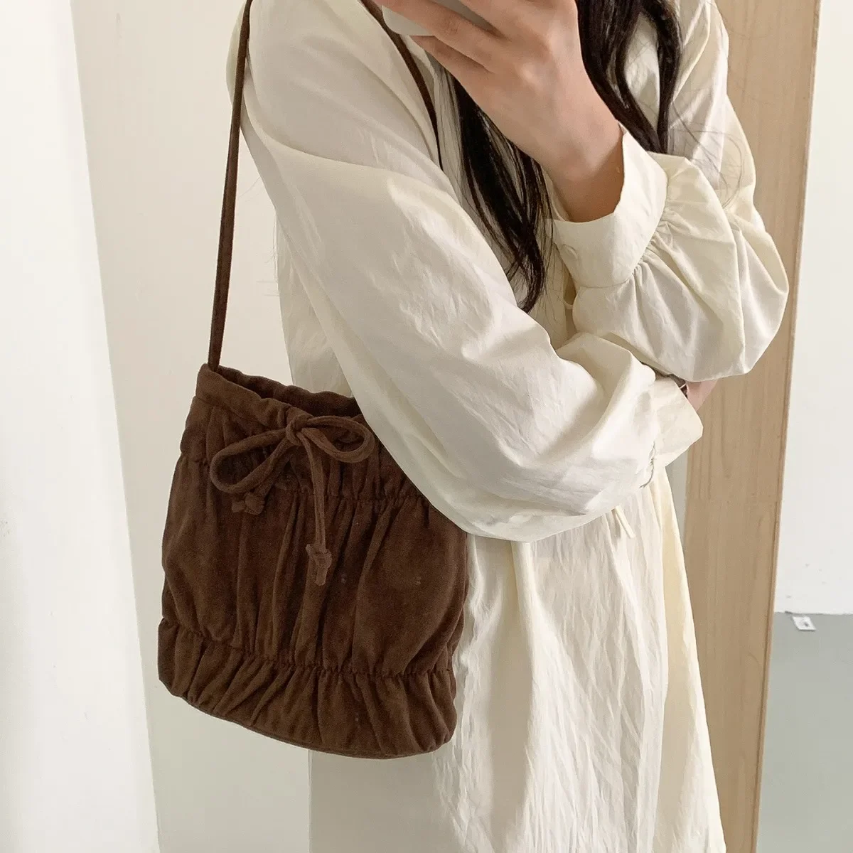 

Winter Fold Shoulder Bag Faux Suede Tote Bags for Women Pleated Handbags and Purses Phone Flap High Quality Women's Bags Clutch