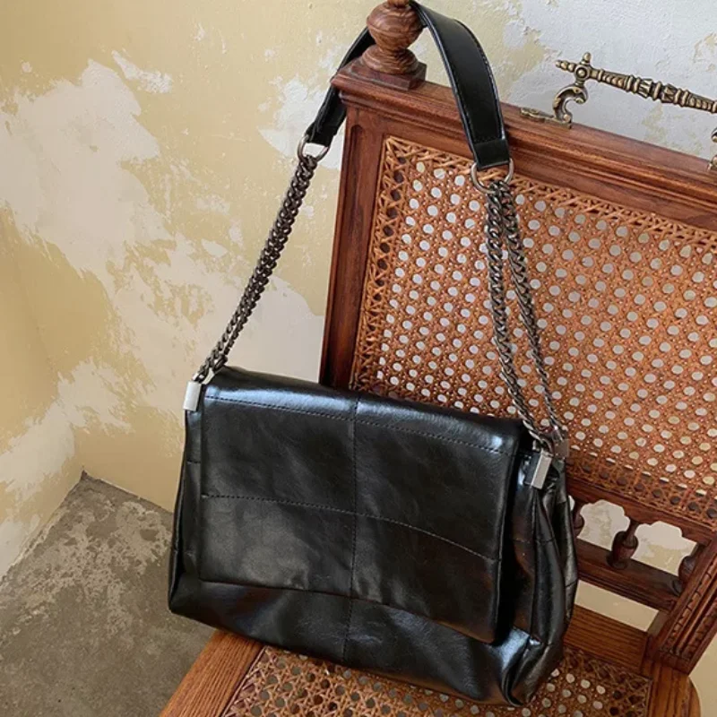 

Light Luxury Shoulder Bag Fashion Brand Simple High-end Flip Handbag Retro Commuting Large Capacity Versatile Chain Underarm Bag