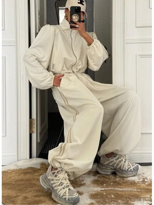 Khaki Color Sportswear Set with Stand Collar Jacket And Wide Leg Casual Pants for Women Two Piece Suit Autumn Season