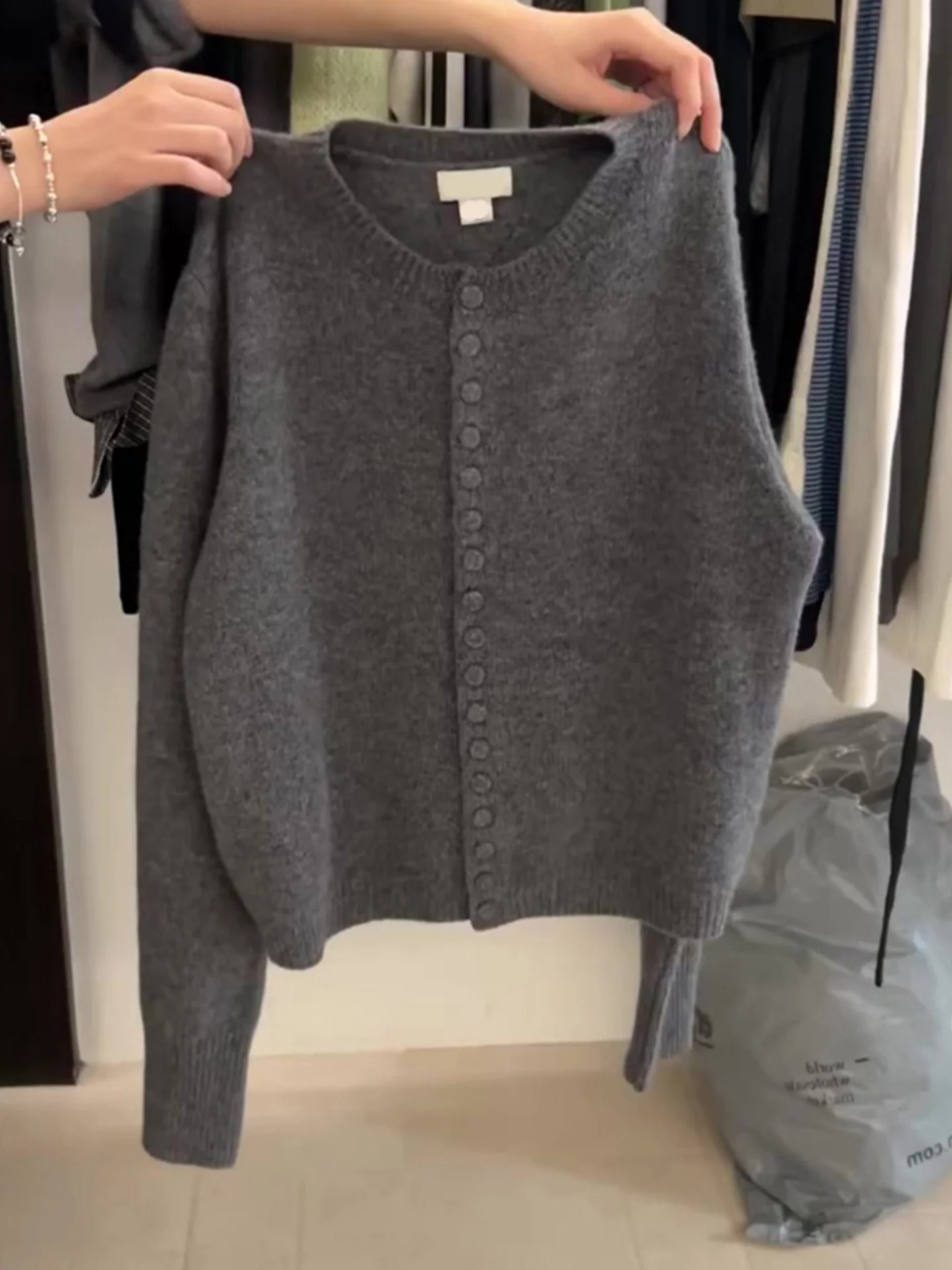 

Elegant Grey Knitted Open Cardigan Single Button round Neck Trendy Sweater Jacket for Autumn Versatile Loose Fit Top
