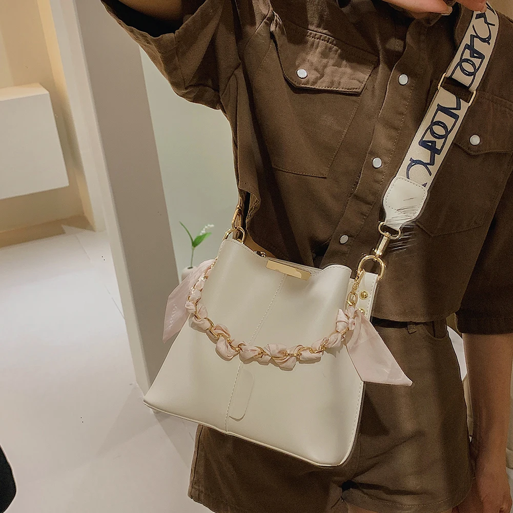 Luxury Chain Shoulder Bag PU Leather Trendy Crossbody Bag Large Capacity Fashion Handbag with Wide Strap for Women