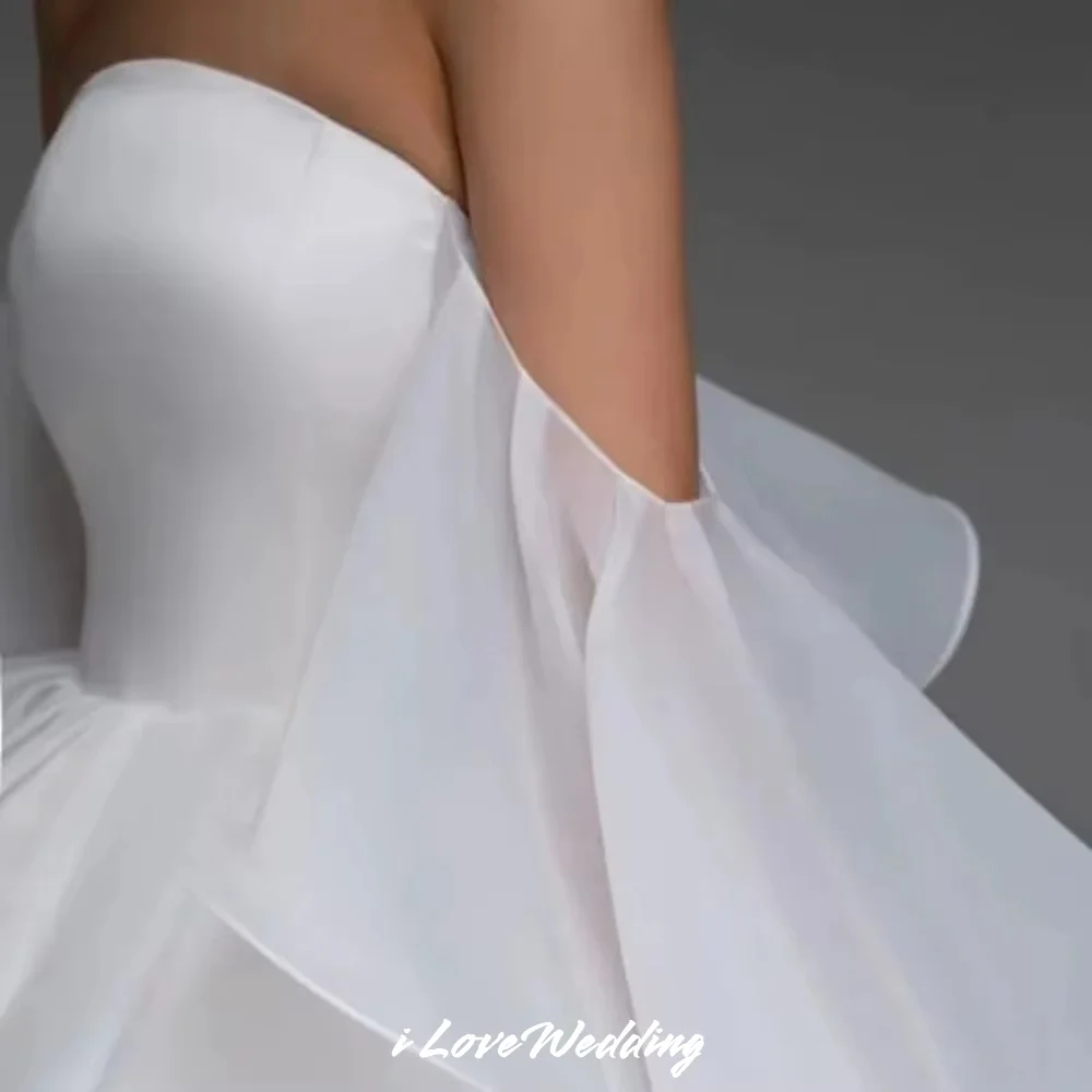 ホワイトオフショルダーホームカミングドレス 2025 オーガンザストラップレスレースアッププリーツ A ラインミニショートスカート誕生日パーティードレスカスタマイズ