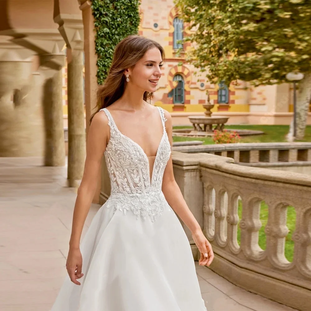 Gaun Pengantin Wanita Kerah V Seksi Kustom Gaun Pengantin Punggung Terbuka Tanpa Lengan Antik Gaun Pengantin A-Line Renda Applique Gaun Pengantin