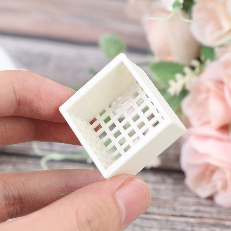 1:12 Dollhouse Miniature Plastic Frame Hand-woven Storage Basket Vegetable Food Storage Basket Dolls Miniature Decoration