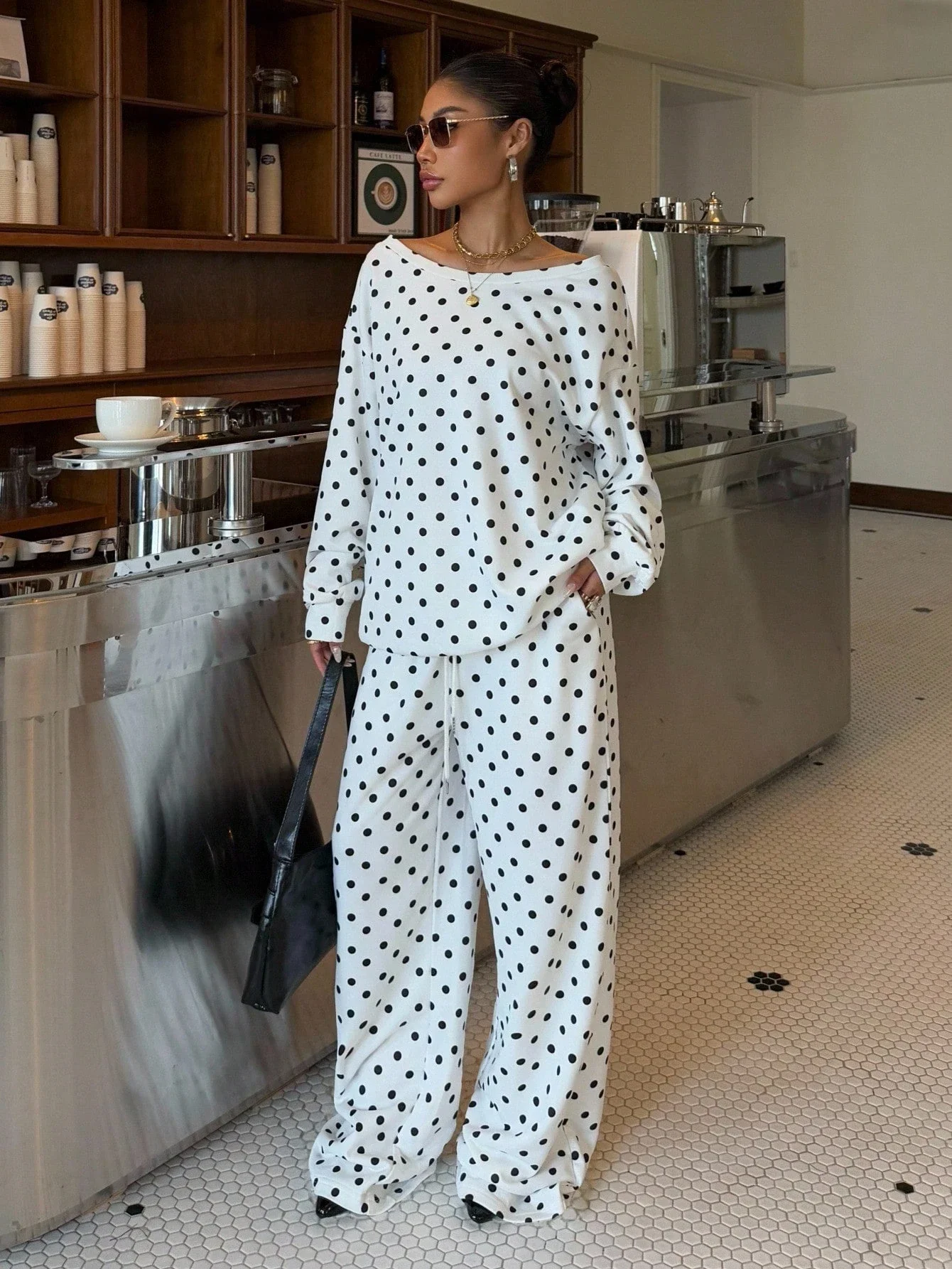 

Polka Dot Off Shoulder Loose Sweatshirt And Sweatpants Set For Women Casual Streetwear Outfit