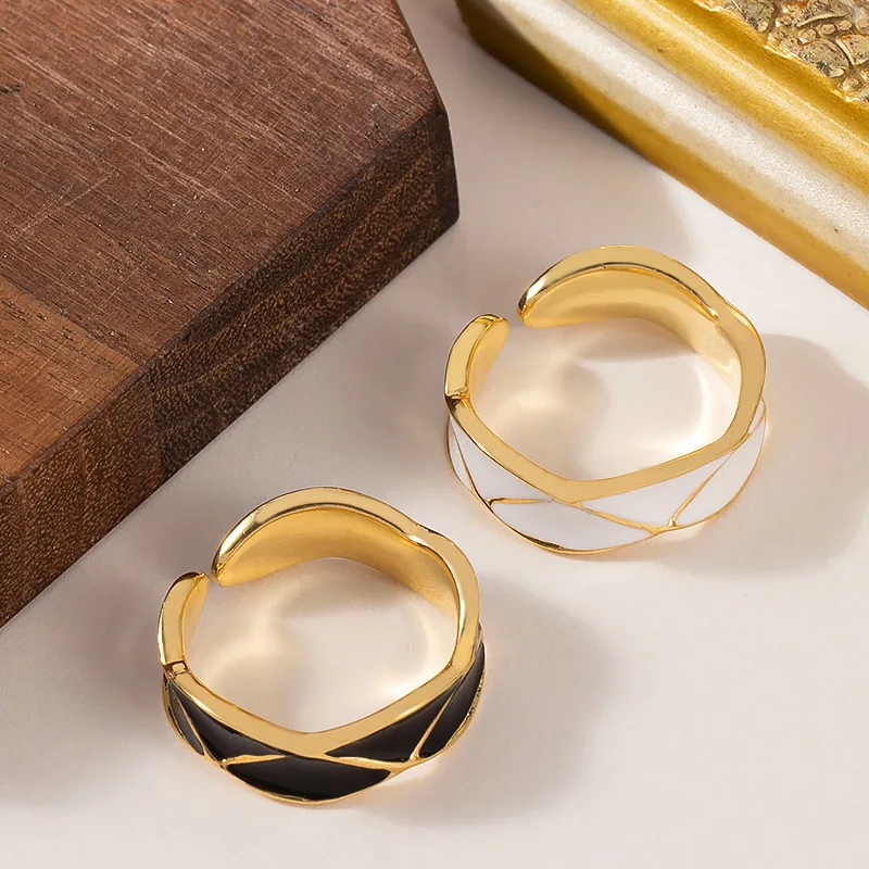 Fashionable and personalized, exquisite enamel drop glaze checkered adjustable open ring, non-fading, fashionable hand jewelry