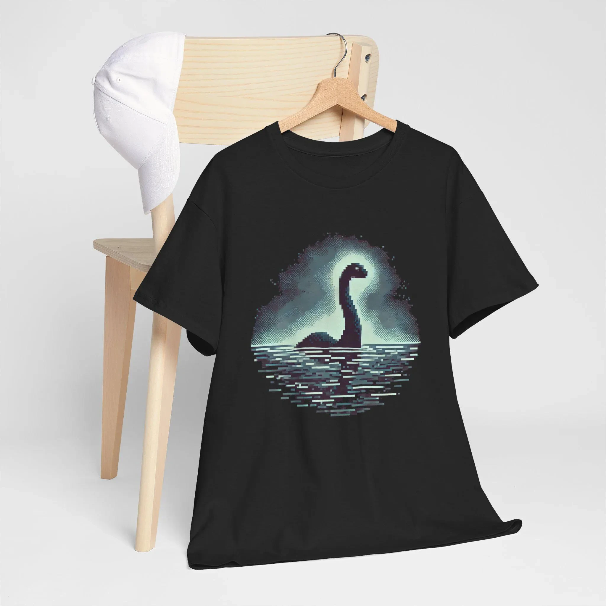 تي شيرت Nessie Loch Ness Monster تي شيرت Cryptid Pixel Art تي شيرت مخلوق غامض للجنسين قطن تي شيرت هدية مثالية لمحبي علم التشفير