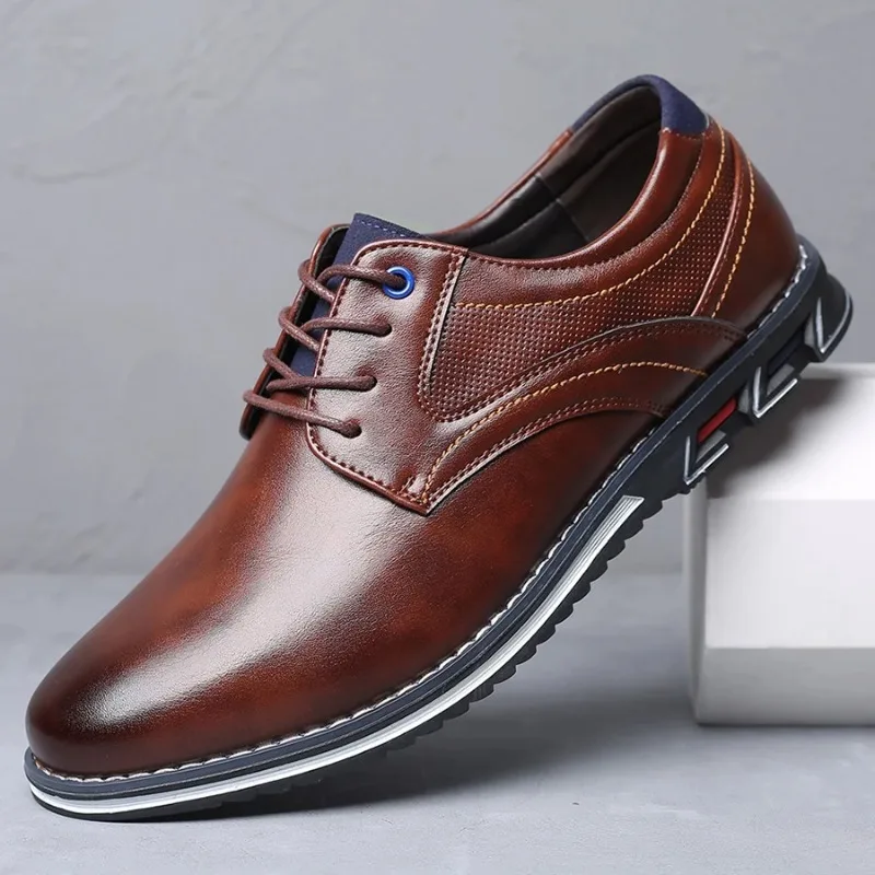 Scarpe da uomo retrò scarpe da lavoro in pelle di marca scarpe Casual di moda per uomo mocassini traspiranti marrone nero Comfort scarpe da uomo 2024