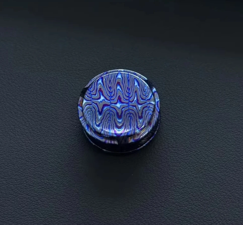

Б/У EDC HL FIENDS zircuti 24,5*12 мм, кнопка-спиннер, гироскоп на кончике пальца, декомпрессионные игрушки