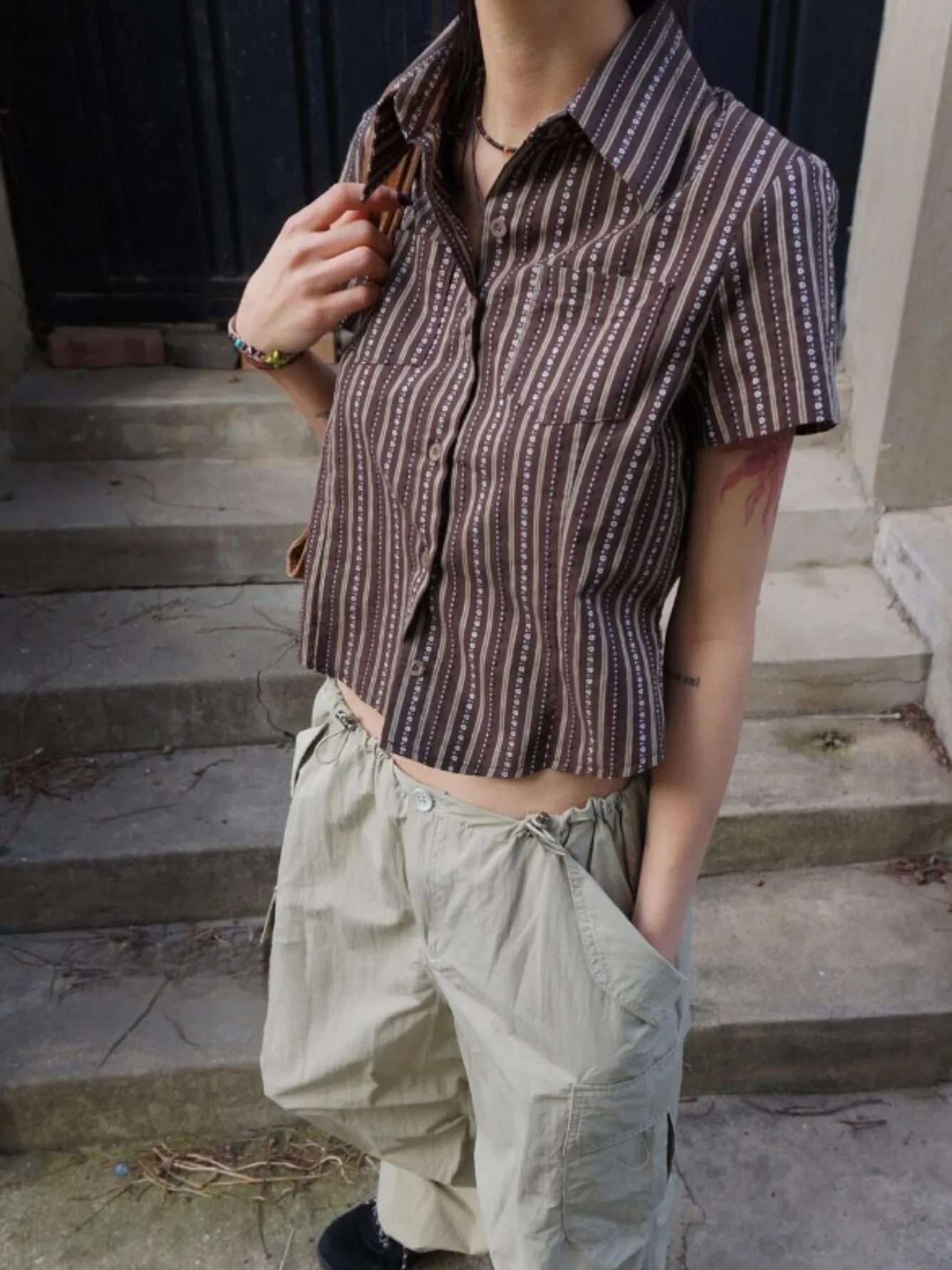 

Unique SEI Korean Sle Street Retro Vertical Stripes Loose ort Casual Versatile Slimming ort Sve irt Top