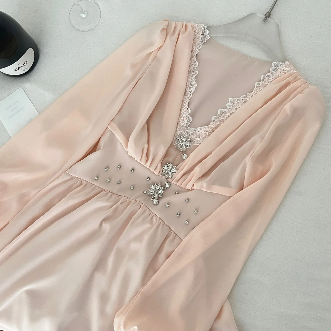 Vestido de noche ligero de estilo francés de otoño, vestido largo de encaje con cuello en V y diamantes de imitación, bata Formal elegante para ocasión, novedad de 2025