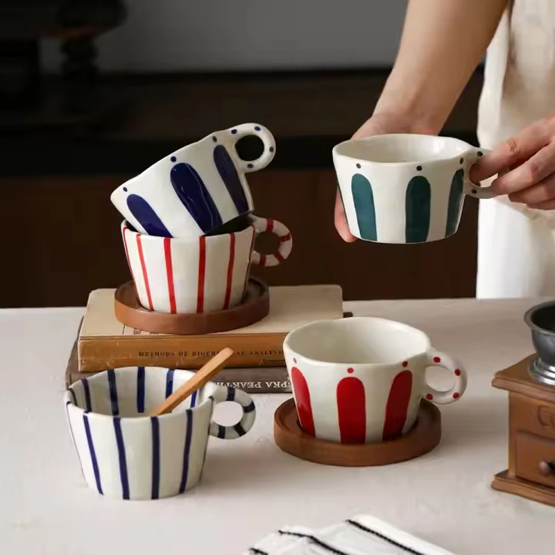 1Pc10. Tasse en céramique à rayures géométriques scandinave de 5Oz, tasse à poignée ronde peinte à la main exquise, tasse à café à rayures simples, adaptée à la tasse à boire de la décoration de la maison, tasse à fleurs de café, pique-nique au thé de l'après-midi, cadeau, tasse de couple