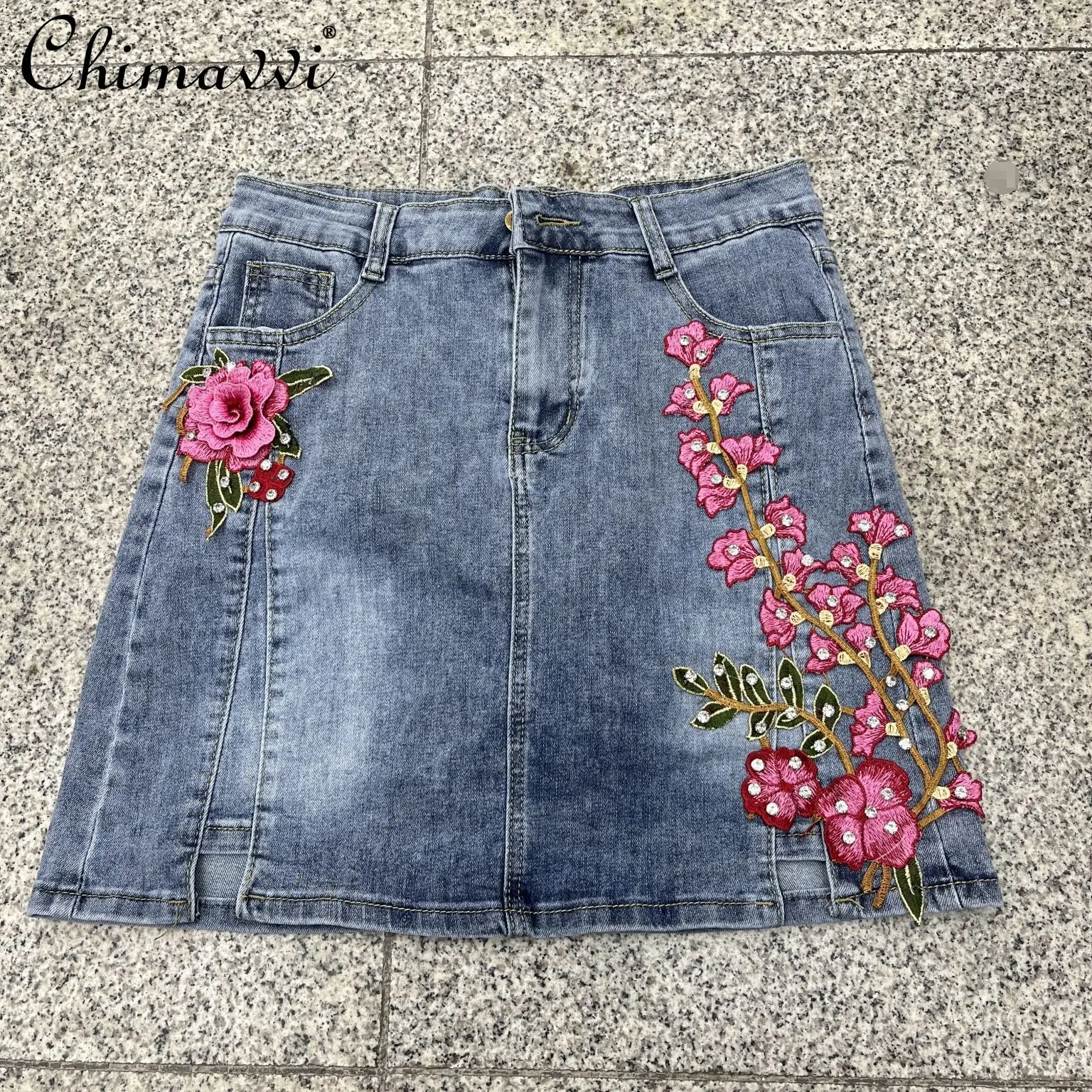 

Американская модная ретро-юбка из денима с вышивкой в стиле Heavy Industry, с бриллиантовой отделкой, с высокой талией, А-силуэт, универсальная джинсовая юбка для женщин, лето 2026