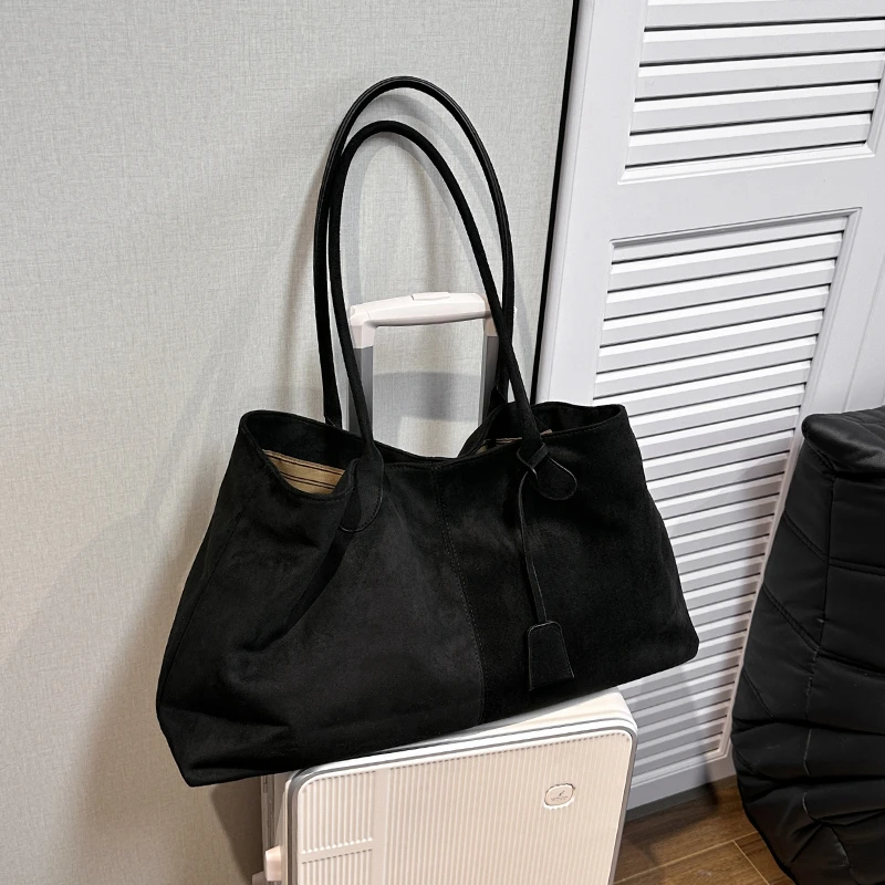 エレガントなレザーおむつバッグ、女性用高級クロスボディバッグ、ヴィンテージミニマリストデザイナー、大容量でおしゃれなトートバッグ