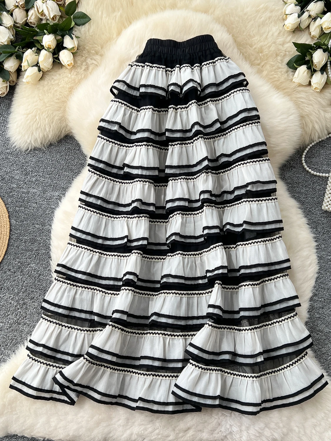 Saia Midi em Camadas E Estilo Suave de Verão para Mulheres com Acabamento em Renda, Cintura Alta e Estilo Coreano.