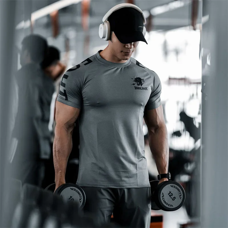 Men's Summer New Men T-shirt Sports Leisure Running Fitness shirt quick-drying Breathable Elastic Training Short sleeved T-shirt