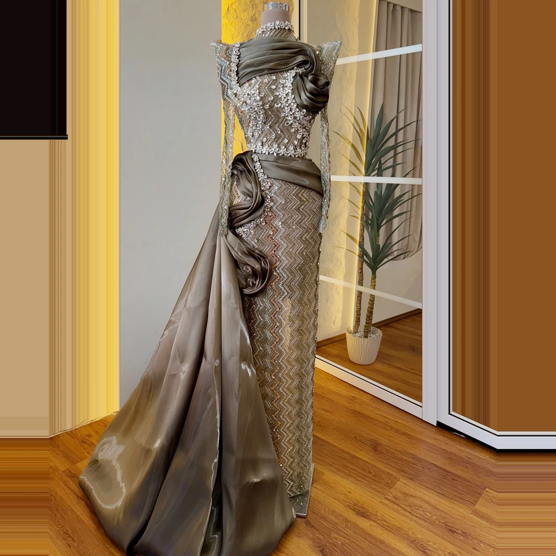 

Arabic Dubai Brown Mermaid Evening Dress Muslim High Neck Long Sleeve Prom Dress Crystal Beaded Celebrity Dress Customized