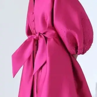 Vestido de noche de satén fucsia, con cuello alto, mangas abullonadas, largo, ideal para fiestas de graduación, con cinturón en la cintura y abertura alta, un vestido formal africano de lujo para fiestas.