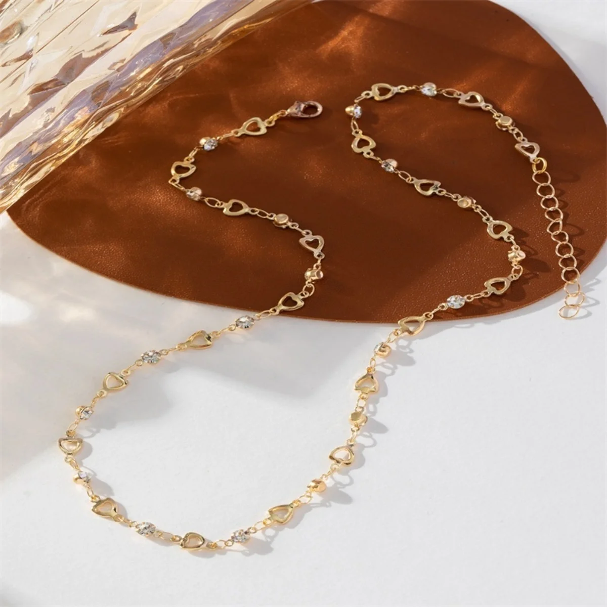 Elegante Französische Halskette mit Hohlem Herz, Runden Strasssteinen und Y-förmiger Quaste für Damen, Modische Geometrische Dünne Kette, Choker-Schmuck – Detail 24