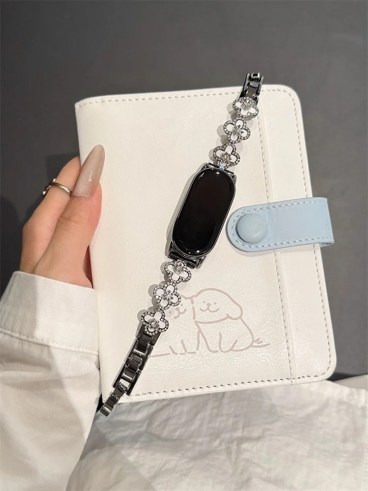 

Four leaf clover diamond studded watch strap is suitable Xiaomi Band 8Pro/9Pro，For Mi band 3/4/5/6/7，8/8NFC/9/9NFC/10/10NFC，For