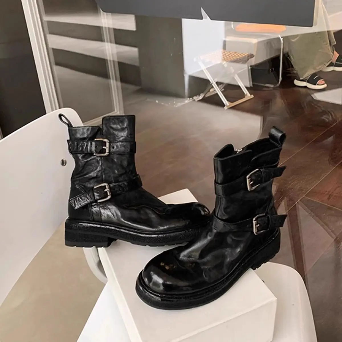 

2025 Women Plus Size 41-43 Fashionable Buckle Design Washed Cowhide Round Toe Slimming Short Boots