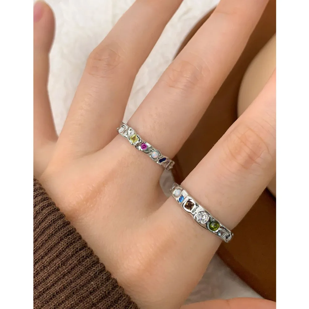 

Плиссированное кольцо из стерлингового серебра 925 пробы с родиевым покрытием - цветной циркон с опалом (женская версия)