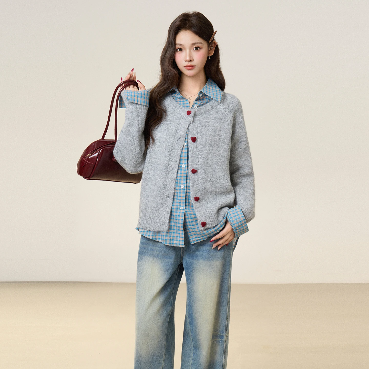 

Round Neck Heart-Shaped Button Sweater Cardigan for Women in Autumn / Winter, Loose and Lazy Style, High-End Knitted Jacket