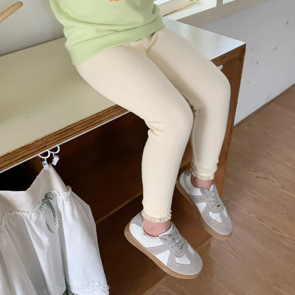 เลกกิ้งเด็กผู้หญิงฉบับภาษาเกาหลี2024ใส่ในฤดูใบไม้ผลิเสื้อผ้าเด็กมีสไตล์กางเกงกระชับรูปร่างกางเกงลูกไม้สำหรับเด็กทารกอินเทรนด์