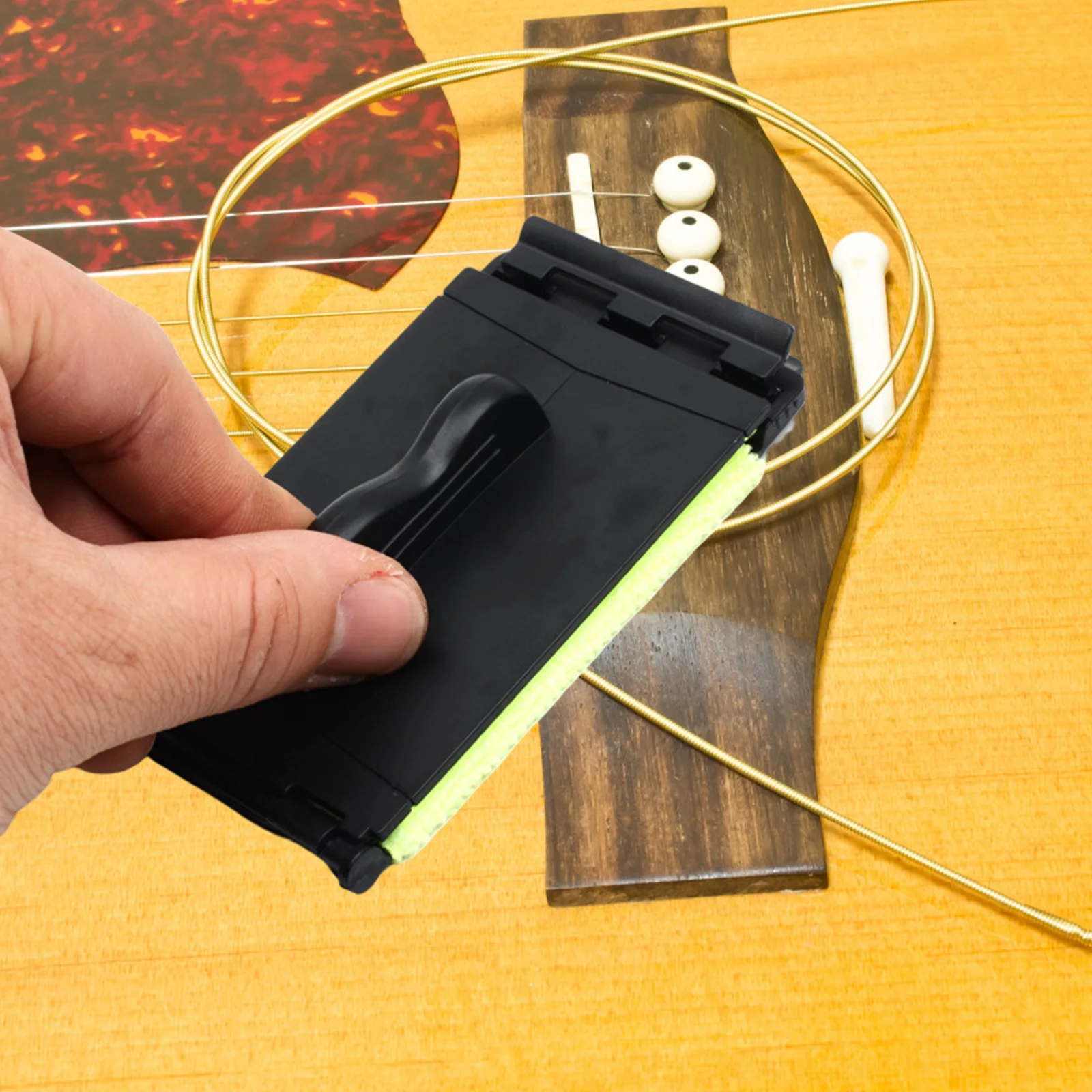2Pcs Guitar String Cleaner High Quality Plastic Fretboard Scrubber for Guitar Bass Ukulele Strings String Instrument Cleaner