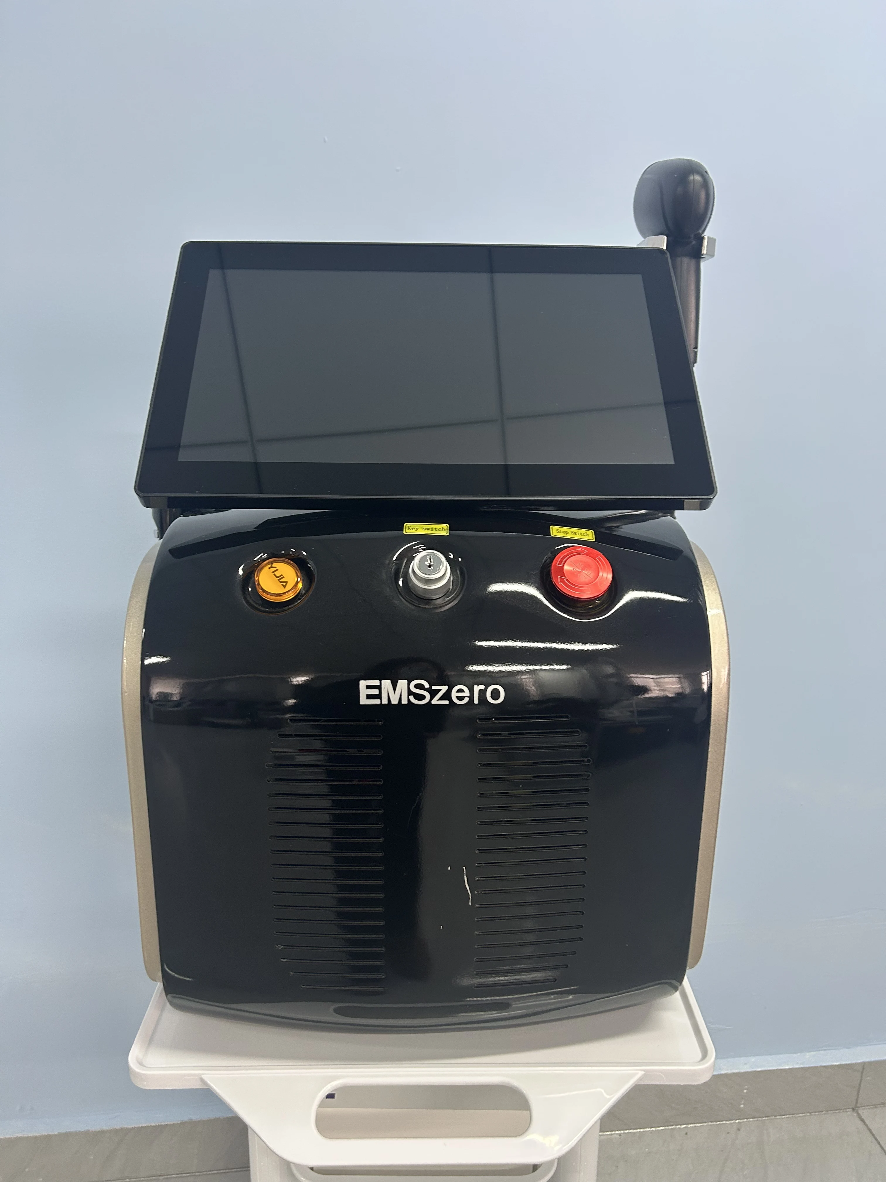 

Diode Laser Hair Removal Machine 755 808 1064 Cooling Head Painless Laser Hair Removal Machine Facial and Body Hair Removal