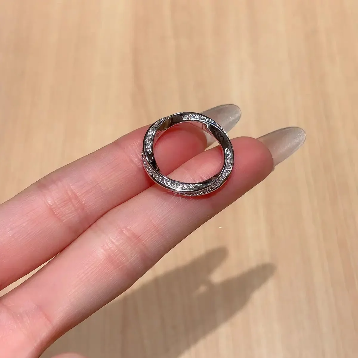 Trend Retro High Quality Inlaid Full Diamonds Mobius Rings for Women Fashion and Exquisite Ring Jewelry