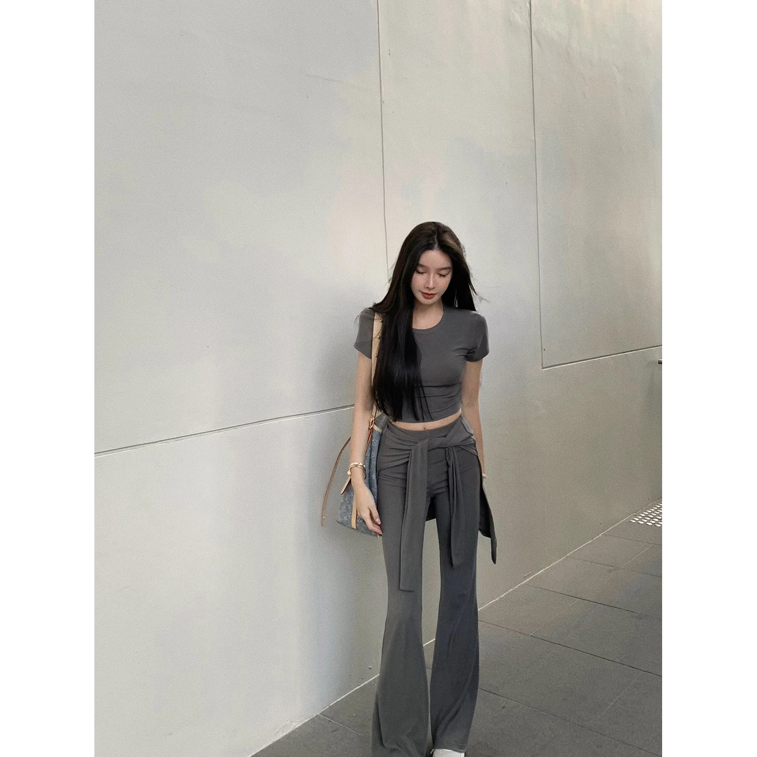 

Комплект iwei Qiang Airport: повседневные брюки прямого кроя из высокоэластичного лиоцелла и футболка для женщин, модный комплект для похудения