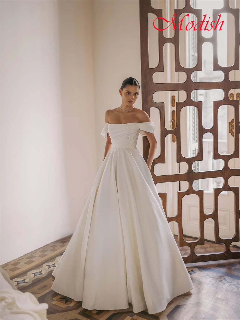 فستان زفاف من الساتان الأبيض الناعم حسب الطلب رسمي بدون حمالات قبالة الكتف زي العرائس ناعم على شكل حرف a ذيل محكمة رداء de mariée