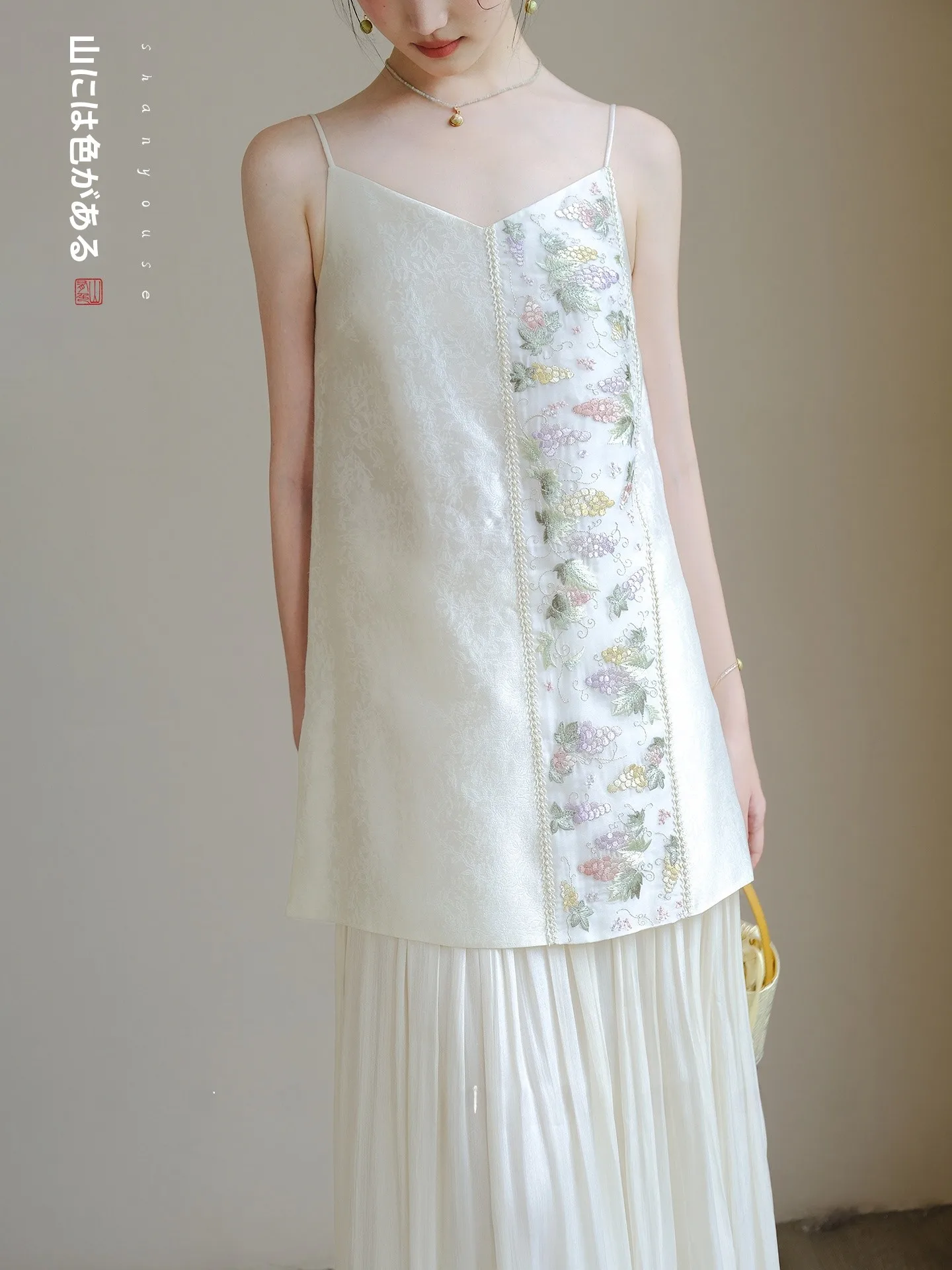 

an Yuezhi New Chinese Sle Summer 2025 Silk Blend Svel Strap Top Elely Simple National Trend Women's Faion