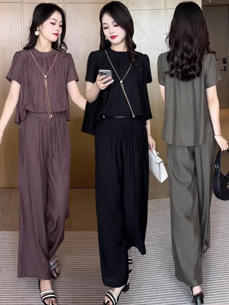 

Летний повседневный комплект-двойка для женщин, стройнящий фигуру, модный образ для более молодого вида, идеально подходит для возраста 25-35 лет, полиэстер, застежка-молния...