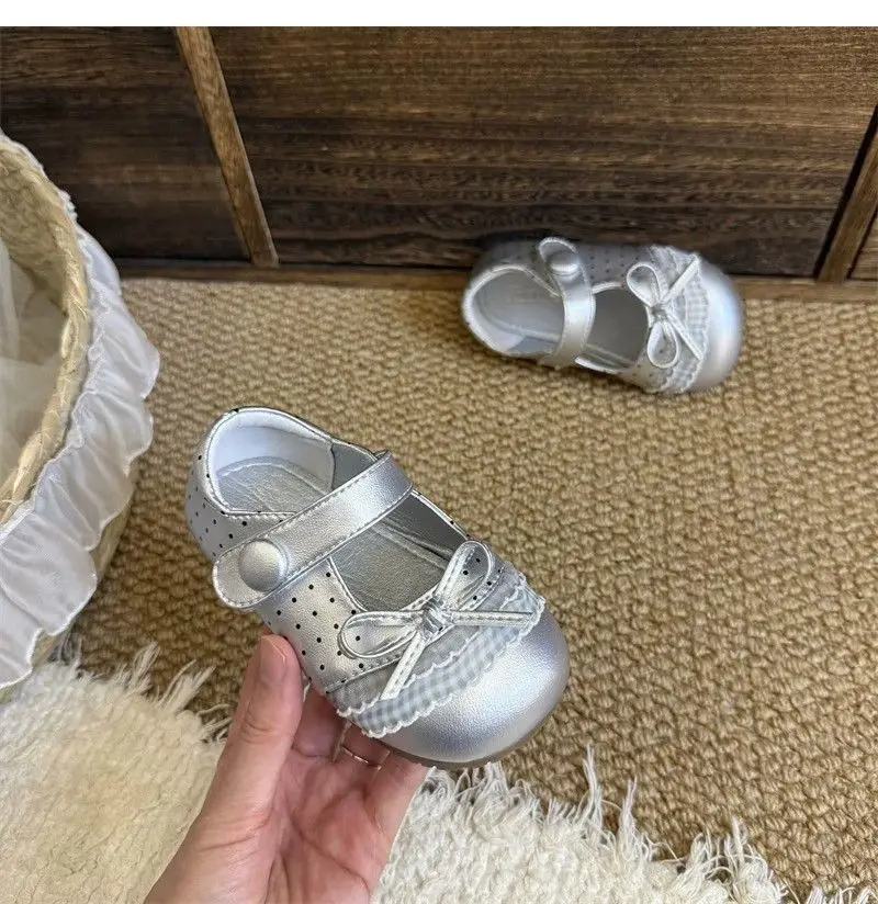 Baby-Flachschuhe mit runder Spitze, süße Polka-Dot-Kinderschuhe aus Leder, runde Zehen, 2026, brandneue Lauflernschuhe für Kleinkinder mit weicher Sohle – Detail 6