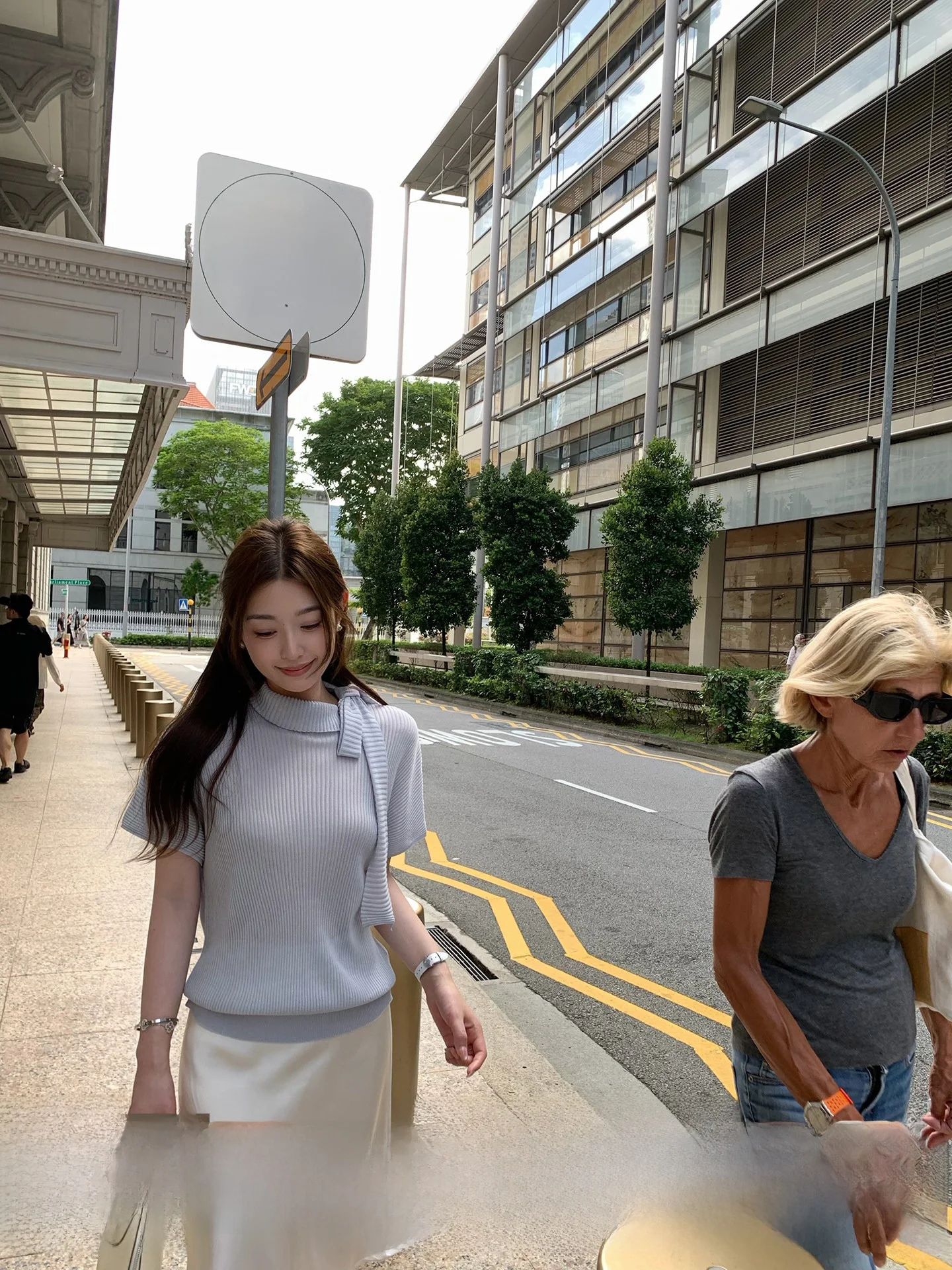 

Женский вязаный топ Cchen с рюшами на рукавах, круглым вырезом и коротким рукавом, из вискозного волокна Lenzing Eco-Viscose, с дизайнерским акцентом