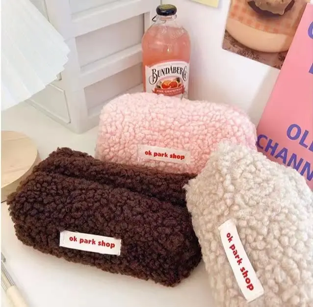 Bolsa de cosméticos de felpa, bonita bolsa de almacenamiento de pelo de cordero, estuche para lápices de gran capacidad, monedero portátil, organizador de maquillaje, almacenamiento de viaje