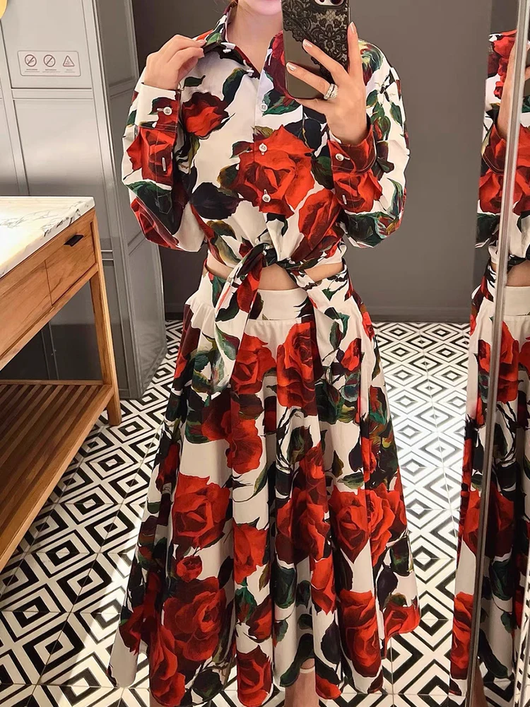 Conjunto de camisa recta ceñida con tiras y estampado retro de dos piezas para mujer de otoño 2025, conjunto de falda holgada plisada de cintura alta