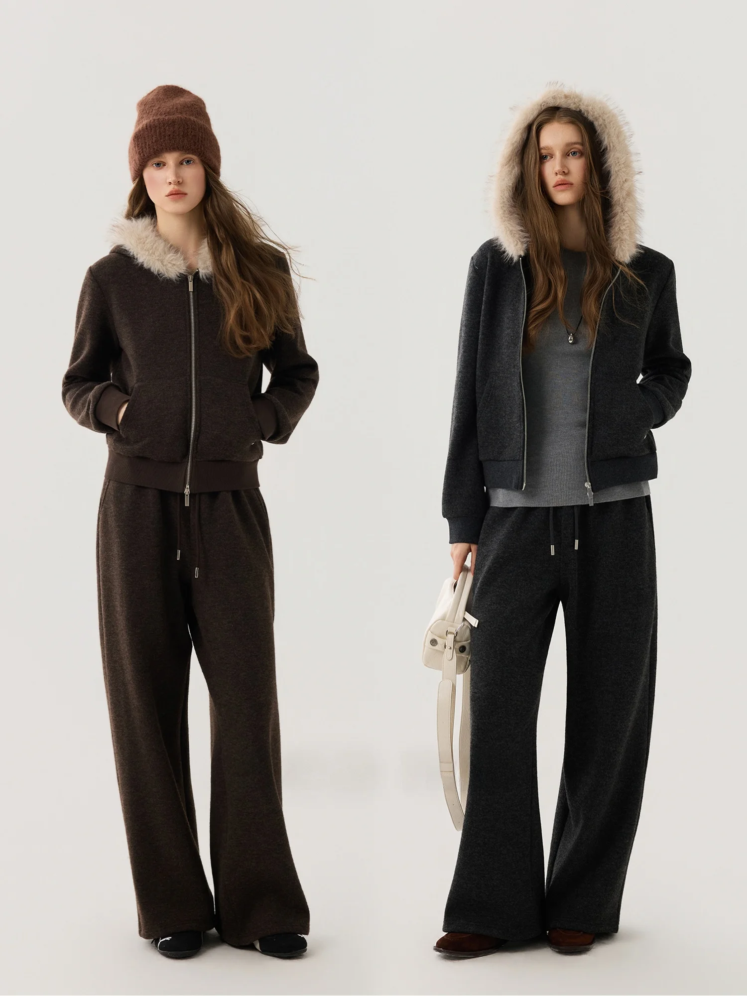 

Женский комплект из двух предметов: толстовка с капюшоном на меховой подкладке из шерстяной смеси и повседневные брюки. Теплый, удобный, свободный крой.