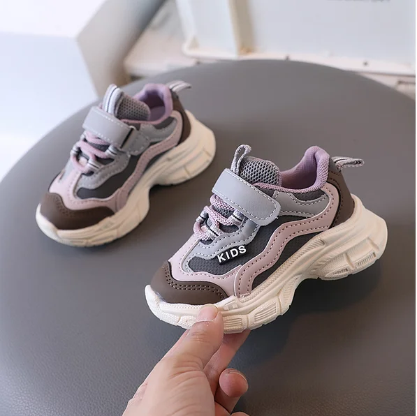 Winter children's thick soled sports shoes, casual running shoes, girls' beautiful striped shoes, boys' walking shoes, children'