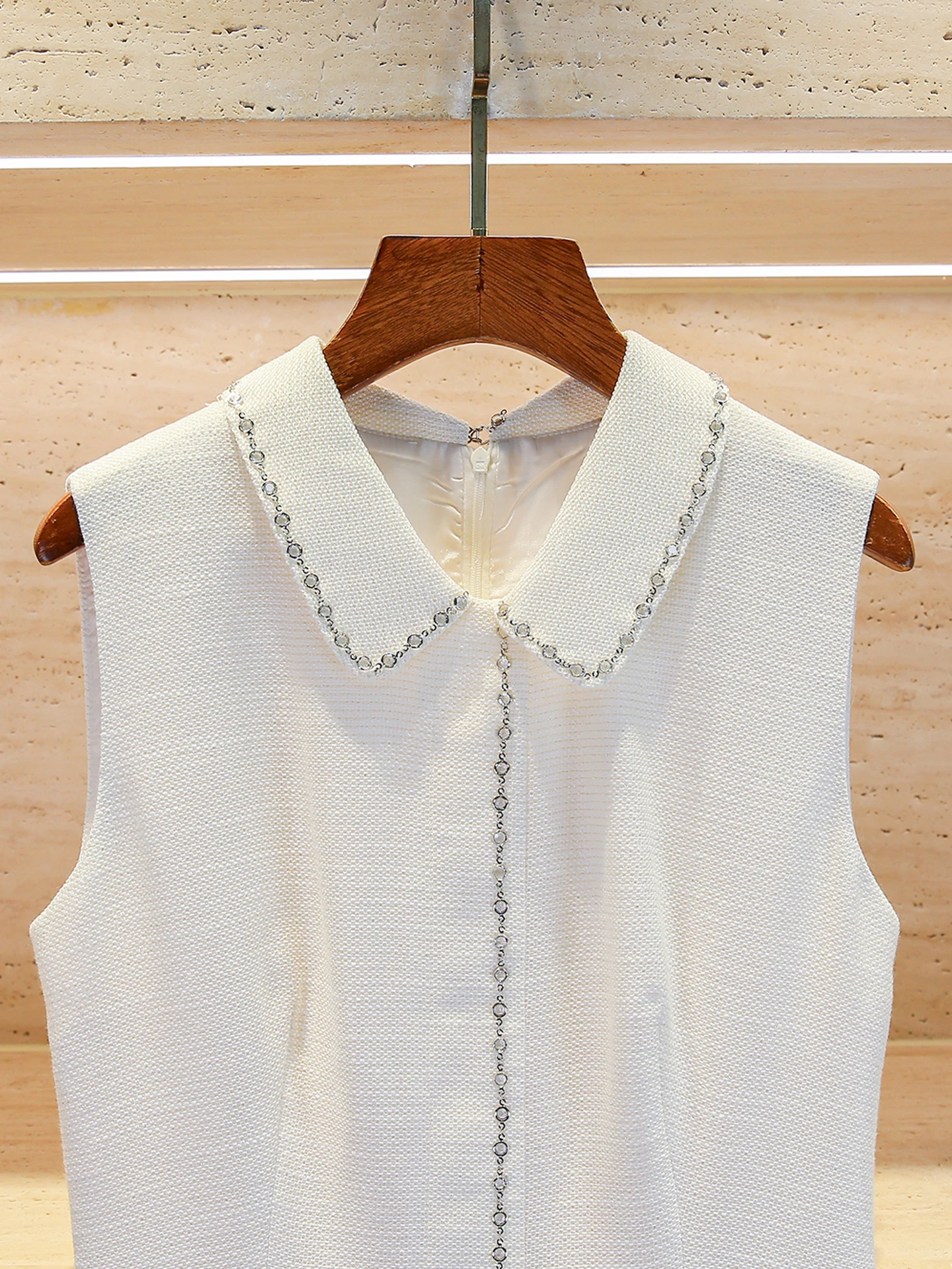 فستان أنيق بدون أكمام مزين بالخرز لخريف راقٍ، تصميم ضيق عند الخصر، طراز أنيق للعمل، طول متوسط بقصة A للنساء الشابات