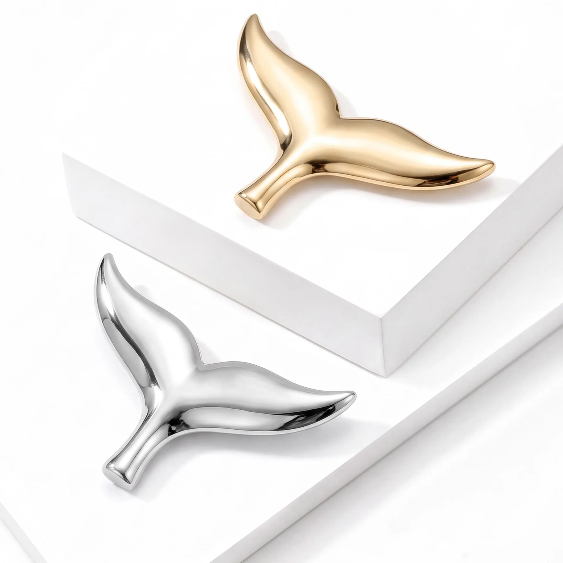 New personalized design ocean style whale tail brooch, fashionable and simple clothing accessories versatile